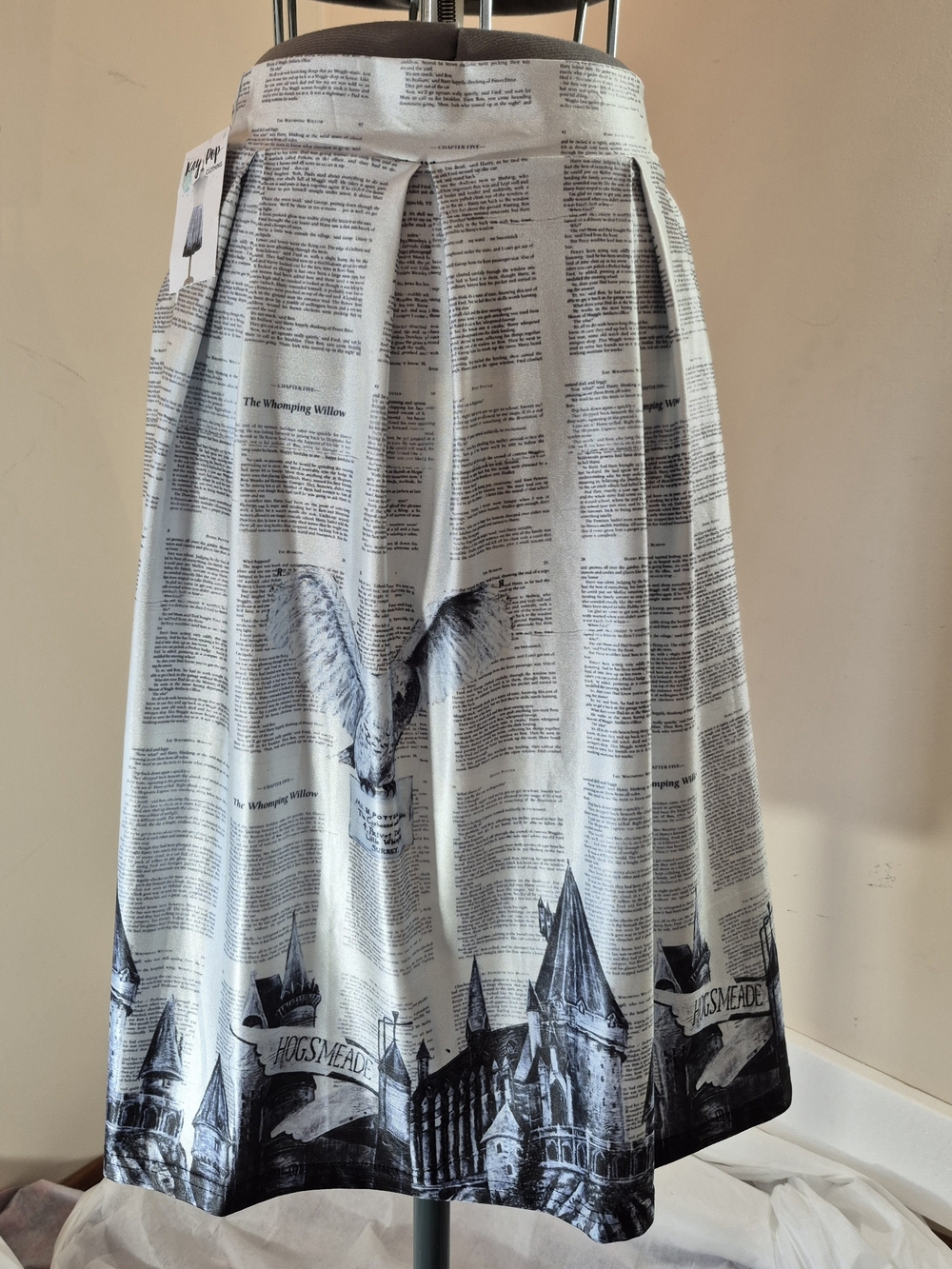 HARRY POTTER Print Pleated Midi Skirt in White & Black